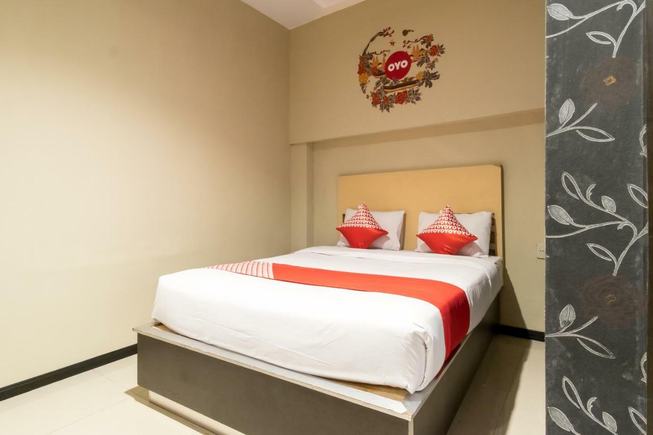 Oyo 711 Salam Residence Syariah Medan Exterior foto