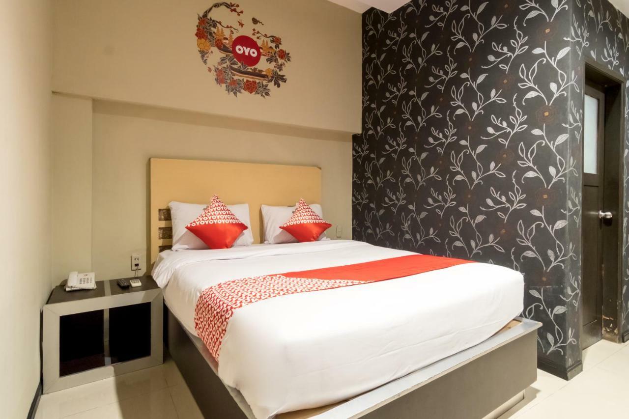 Oyo 711 Salam Residence Syariah Medan Exterior foto